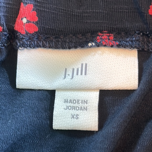 J Jill Navy Blue + Red Florals Jersey Knit Pull-on Rayon Skirt w POCKETS - Picture 3 of 10